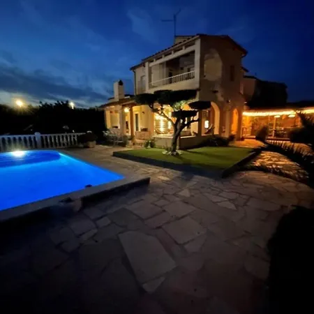 En 8 Con Piscina Privada Y Aire Acondicionado - Hisp-217-215 *
