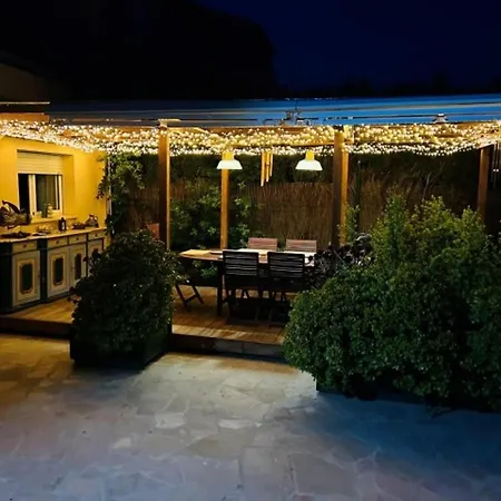 En 8 Con Piscina Privada Y Aire Acondicionado - Hisp-217-215 *