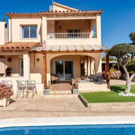 En 8 Con Piscina Privada Y Aire Acondicionado - Hisp-217-215 Villa