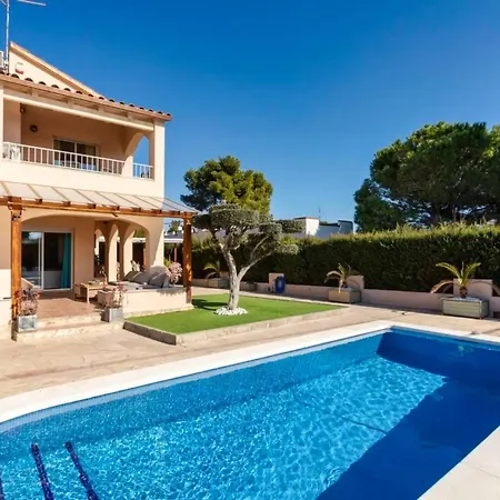 En 8 Con Piscina Privada Y Aire Acondicionado - Hisp-217-215 Villa *